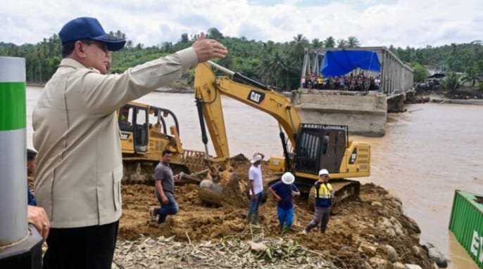 Percepatan Pemulihan Akses, Presiden Prabowo Tinjau Pengerjaan Jembatan Bailey Teupin Mane di Bireuen