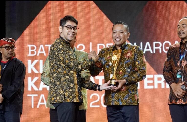Bupati Sampang Raih Penghargaan Kabupaten Terinovatif IGA 2025
