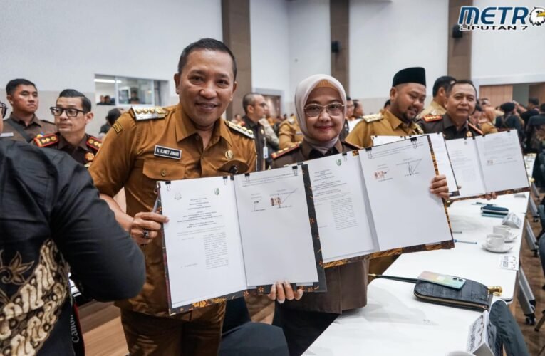 Seusai Ikuti Bimtek, Bupati Sampang Tandatangani Nota Kesepahaman dengan Kejaksaan Tinggi Jatim