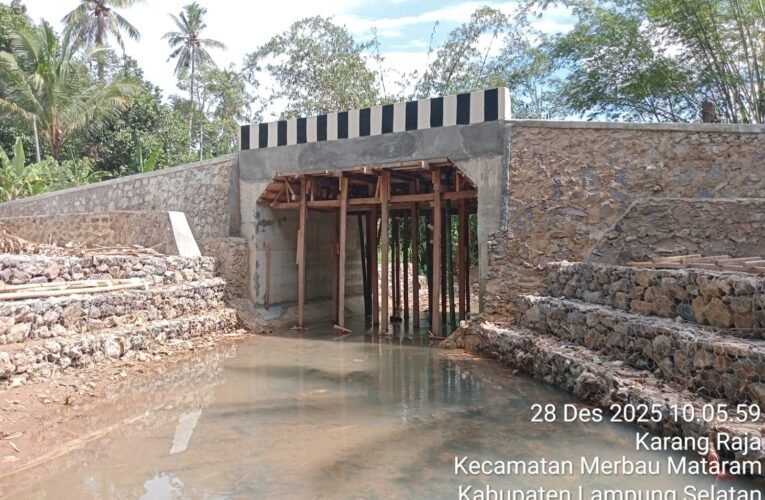 Diduga Dikerjakan Asal-Asalan, Proyek Pembangunan Jembatan Talang Meinal Disorot Warga