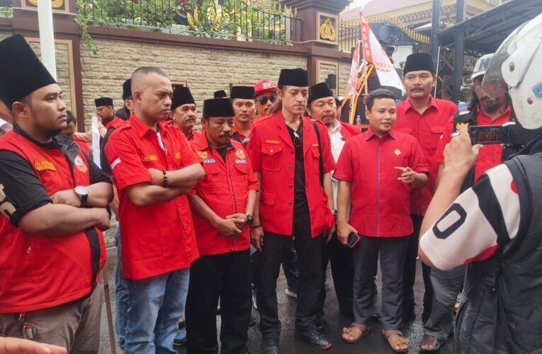 Matinya ke adilan di tangan polda Jawa Timur ,ormas madas sedarah geruduk mabes polri.