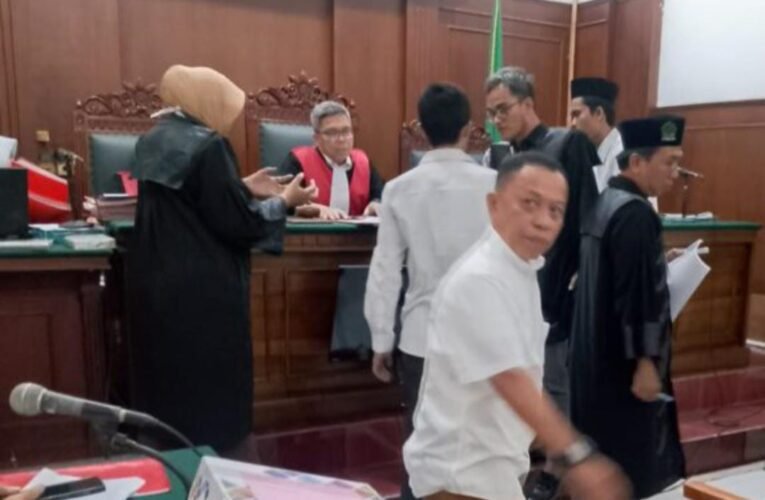Sidang Dugaan Pemerasan terhadap Kadindik Provinsi Jawa Timur, Aries Agung Peawai, Kembali Sita Perhatian Publik.