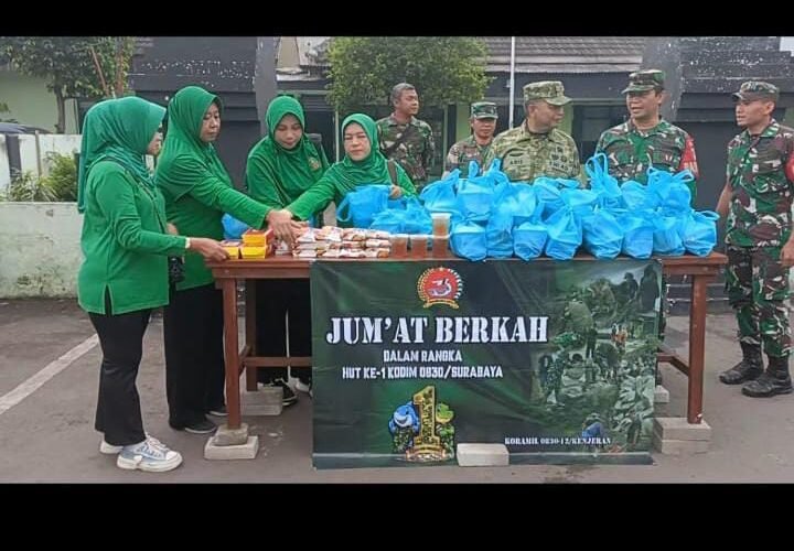 Bagi-Bagi Jumat Berkah Dalam Rangka HUT KODIM 0830-12 Kenjeran Surabaya Ke-1