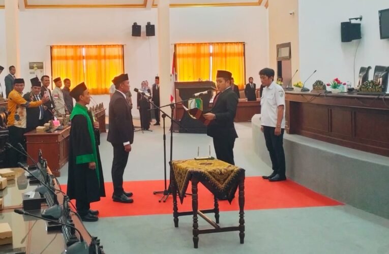 Ketua DPRD Sampang Resmi Lantik Jauhari Sebagai Anggota DPRD Sampang Asal Partai NasDem Hasil PAW