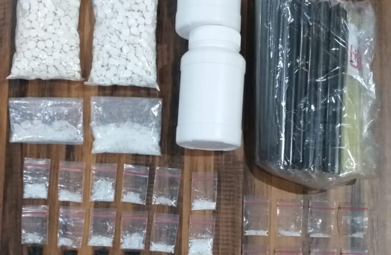 Polrestabes Surabaya Amankan 2 Tersangka Pengedar Narkoba,109gr Sabu dan 2.000 Pil LL Disita*