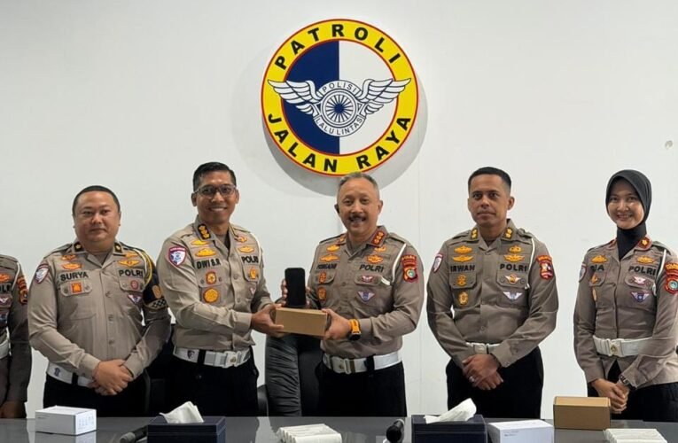 Korlantas Polri Distribusikan 15 Unit ETLE Handheld ke Polda Babel Perkuat Pengawasan dan Penindakan Pelanggaran Lalin*