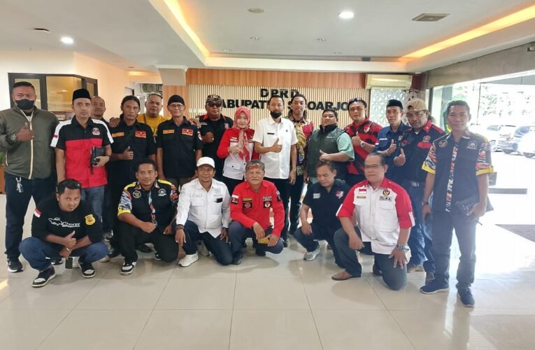 Tagih Janji Mediasi Islah Bupati-Wabup, Aliansi Peduli Sidoarjo ‘Geruduk’ Gedung Dewan