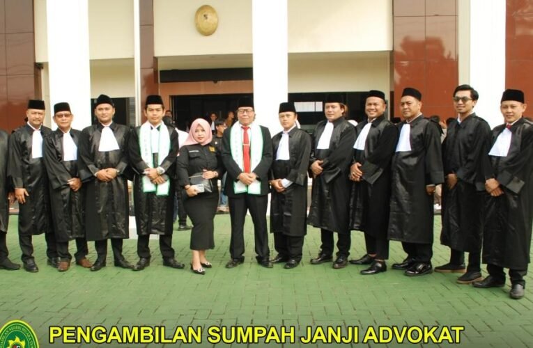 Sebanyak 12 Advokat Resmi Di Angkat Dan Di Ambil Sumpah.