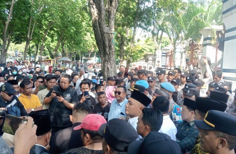 Aksi Damai Relawan MBG Di Sampang,Mendukung Program MBG Tetap Berlanjut.