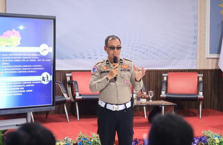 Polantas Menyapa : Polres Gresik Gandeng Guru Tanamkan Budaya Tertib Lalu Lintas Sejak Dini