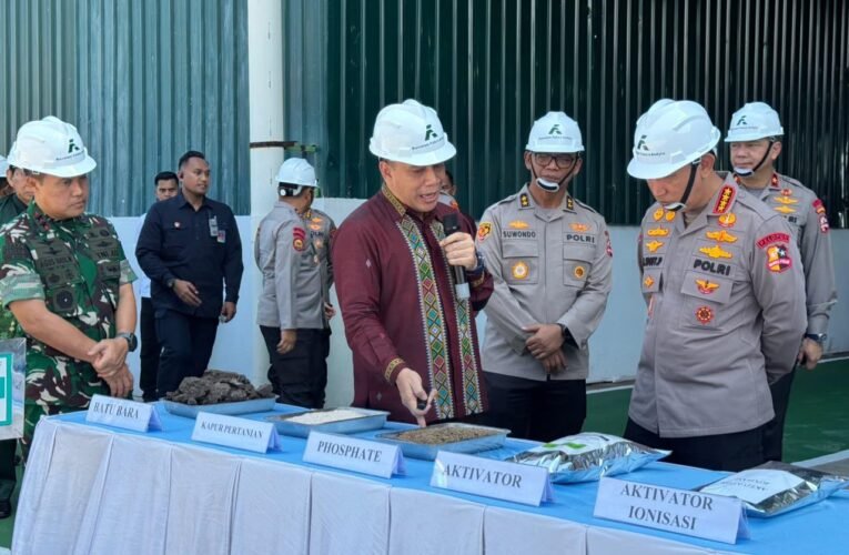 80 Ton Pupuk Batu Bara Disalurkan ke Petani Riau, Kapolri: Wujud Polri Hadir untuk Masyarakat