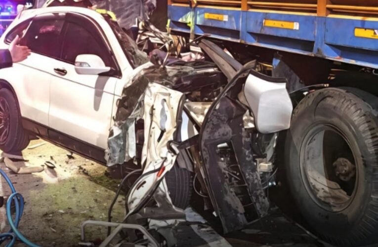 Liburan Keluarga Berakhir Duka, 5 Orang Satu Mobil Tewas di Tol Surabaya